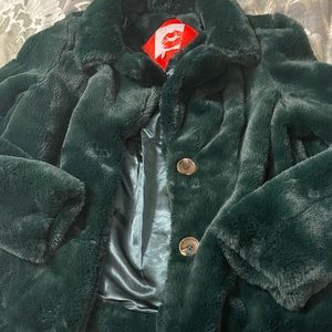 🐢Green faux fur coat- worn once